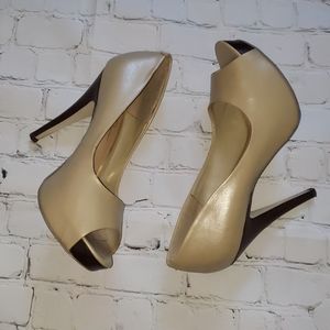 Pearl Jessica Simpson Peep Toe pumps